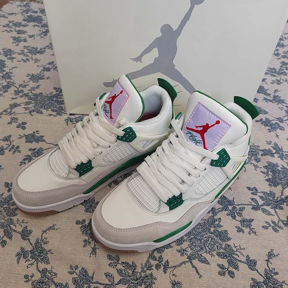 Jordan 4 Retro SB Pine Green Unisex Sneaker - Picture 4 of 7